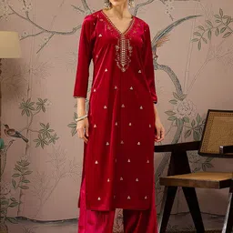 Shae by SASSAFRAS Floral Embroidered V-Neck Three-Quarter Sleeves Regular Velvet Kurta-image-21