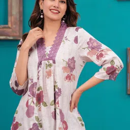 GULABI LEAF Women Floral Printed Daily A-Line Kurtas-picture-47