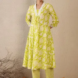 Indo Era Women Floral Printed Panelled Pure Cotton Kurta with Trousers-picture-12
