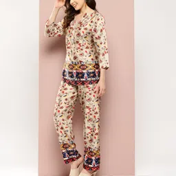 Qurvii Floral Print Satin Co-Ords-image-8