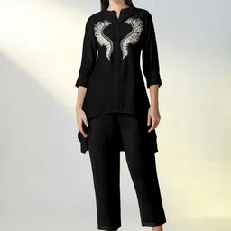 SHOWOFF Women Ethnic Motifs Embroidered Thread Work Kurta with Trouser-picture-12