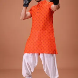 SHIWAM ETHNIX Men Geometric Printed Kurta with Salwar image 2