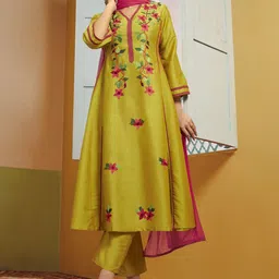 Bhama Couture Jennifer Winget Floral Embroidered Anarkali Kurta With Trouser & Dupatta-58