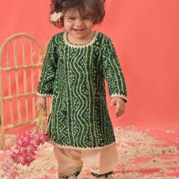 VASTRAMAY Girls Green Printed Clothing Sets-image-28