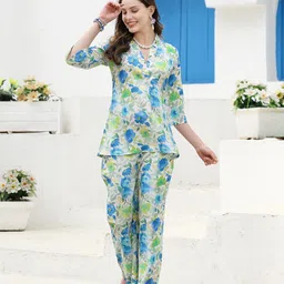 HERE&NOW Printed Top With Trousers Co-Ords-image-16
