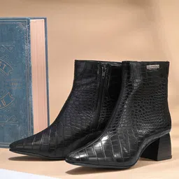 El Paso Women Textured Leather Chelsea Boots-41