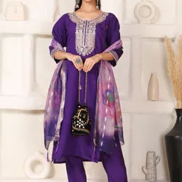 DIVASTRI Women Embroidered Silk Blend Kurta Sets With Dupatta-picture-5