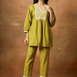 WOMEN PLUS Green Embroidered Pure Cotton Co-Ord Set-image-9