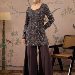 Shae by SASSAFRAS Women Embroidered Kurti with Trousers-picture-53