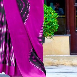 Mitera Abstract Printed Saree With Matching Blouse Piece image 4