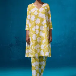 Dressfolk Floral Printed V-Neck Tunic & Trousers-image-53