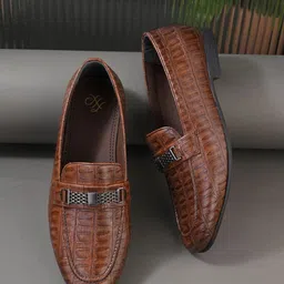 House of Pataudi Men Textured Formal Loafers-image-94
