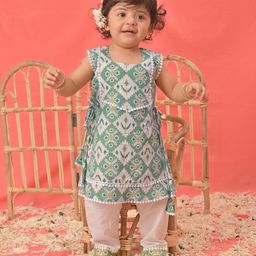 Vastramay Cap Sleeves Ikat Printed Kurta With Pyjama - Green-image-73