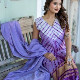ASPORA Abstract Printed V-Neck Pure Silk Kurta With Trousers & Dupatta image 5