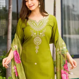 URMIR FASHION Women Floral Embroidered Regular Thread Work Kurta with Trousers & With Dupatta-picture-22