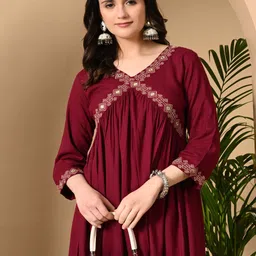 ftDiva Floral Embroidered Thread Work Kurta-picture-2