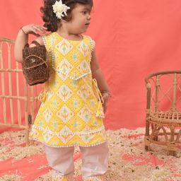 Vastramay Cap Sleeves Ikat Printed Kurta With Pyjama -  Yellow-image-12