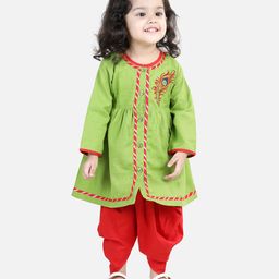 BownBee Full Sleeves Peacock Feather Embroidered Lace Detailing Kurta & Solid Dhoti Pants Set - Green-image-3