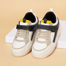 Pantaloons Junior Boys Colourblocked PU Round Toe Regular Sneakers-image-32