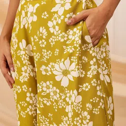 QUIERO Printed Crop Top & Trouser Co-Ords image 5