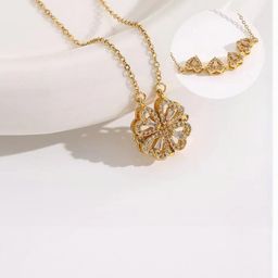 DressBerry Gold-Plated Love Heart And Four Leaf Clover Magnetic Pendant Necklace-picture-24