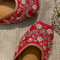 Kurrbat Women Embellished Ethnic Mojaris with Embroidered Flats-picture-53
