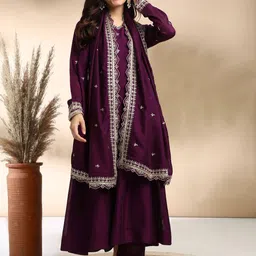 MOKOSH Floral Embroidered Sequinned V-Neck Anarkali Kurta With Trousers And Dupatta-image-36