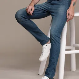 WROGN Men Skinny Fit Light Fade Stretchable Mid-Rise Jeans-picture-28