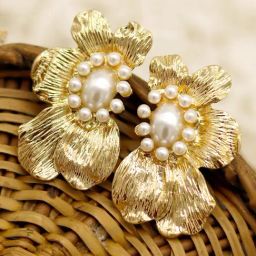 Joker & Witch Blossom White Stud Earrings-image-82