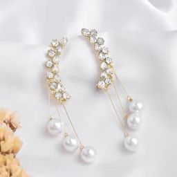Joker & Witch Maud Pearl White Ear Cuff-image-4