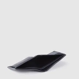 THe VerTicaL Men Textured Leather Two Fold Wallet image 5