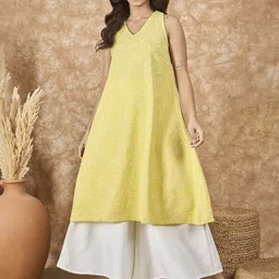 InWeave Women Floral Printed Linen Kurta with Palazzo-image-34