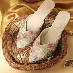 V-WALK Women Pointed Toe Embroidered Mojaris-40
