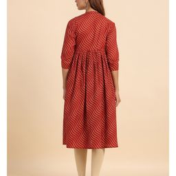 CRAFIQA Three Fourth Sleeves Leheriya Printed Maternity Kurta With Concealed Zipper Nursing Access - Red image 3