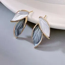 DressBerry Leaf Shaped Studs Earrings-45