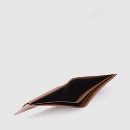 THe VerTicaL Men Textured Leather Two Fold Wallet image 3