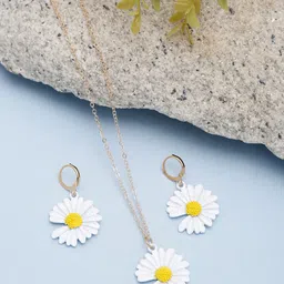 YouBella Gold-Plated Flower Shaped Jewellery Set-picture-11