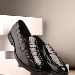 INVICTUS Men Textured Formal Loafers-picture-42