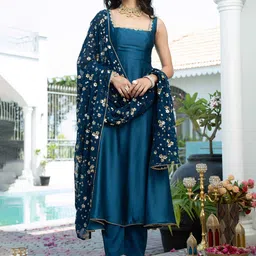 TextileNow Women Solid Regular Kurta with Trousers & With Dupatta image 5