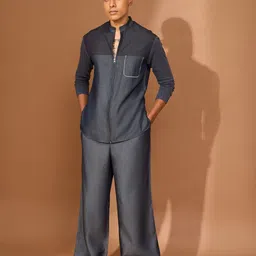 VIVEK KARUNAKARAN Men Slim Fit Opaque Casual Shirt-image-2