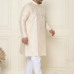 SOJANYA PLUS Men Embroidered Regular Kurta with Pyjamas image 4