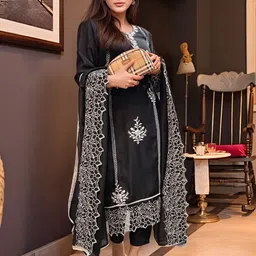 Aaghnya Women Ethnic Motifs Embroidered Thread Work Regular Kurta Set With Dupatta-image-46