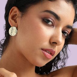 SOHI Gold-Plated Dented Lined Circular Studs Earrings image 3