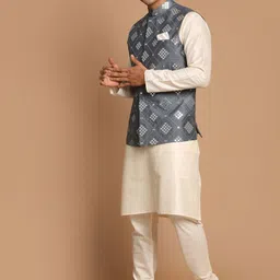 VASTRAMAY Men Grey  Layered Mirror Work Kurta with Pyjama And Nehru Jacket image 4