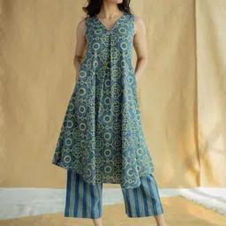 THE INDIAN ETHNIC CO Women Indigo Straight Ajrakh Handblock Printed Cotton Pant-image-27