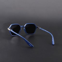 Voyage Unisex Square Sunglasses with Polarised and UV Protected Lens image 3