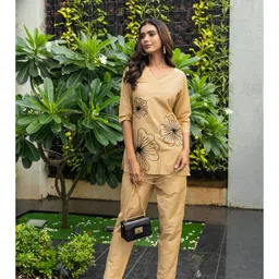 WEAVLLITE Floral Embroidered Thread Work Tunic With Trousers-image-4