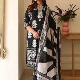 DIVASTRI Women Floral Printed Regular Kurta with Trousers & Dupatta-5