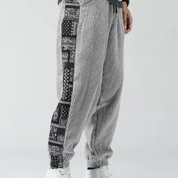 StyleCast x Revolte Men Easy Wash Printed Mid-Rise Joggers-picture-11