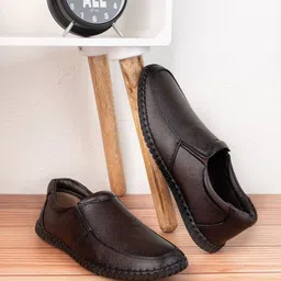 SNEAKLAB Men Textured Loafers-15